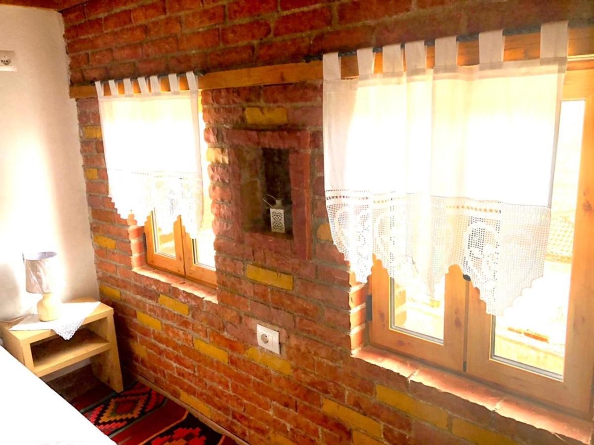 Villa Muzhaqi Nivice Buitenkant foto