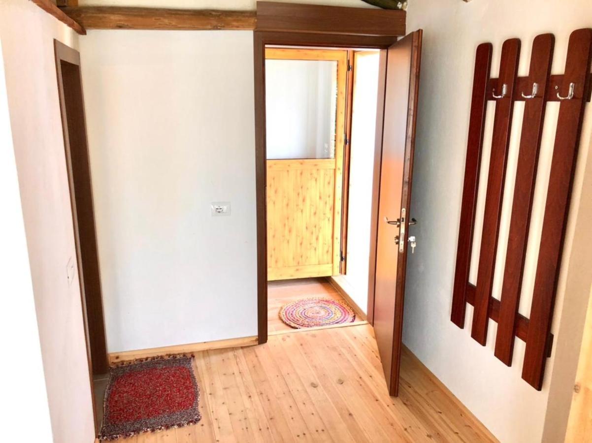 Villa Muzhaqi Nivice Buitenkant foto