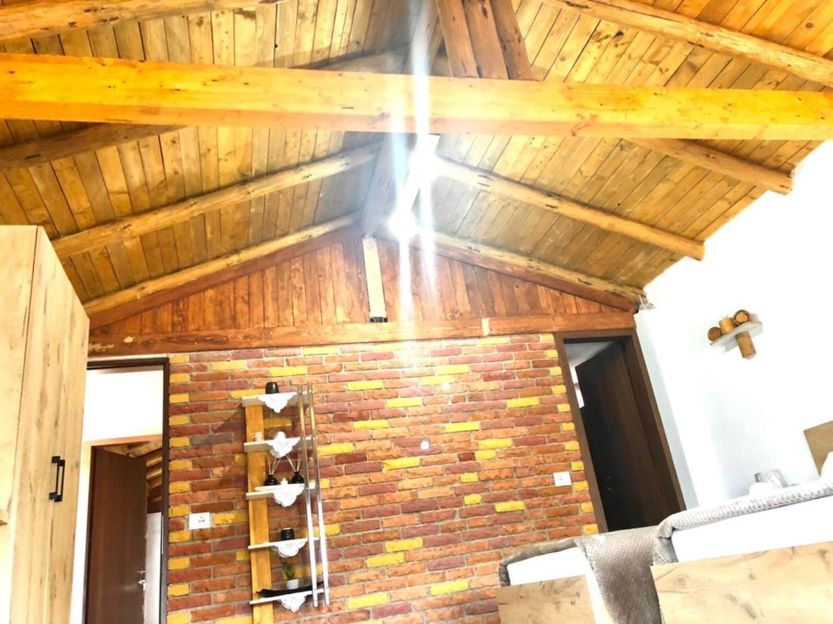 Villa Muzhaqi Nivice Buitenkant foto