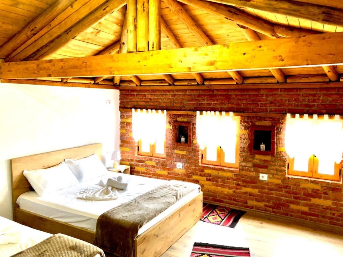 Villa Muzhaqi Nivice Buitenkant foto