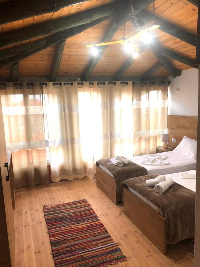 Villa Muzhaqi Nivice Buitenkant foto
