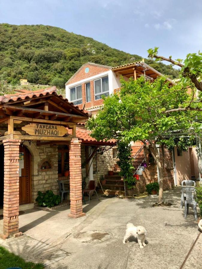 Villa Muzhaqi Nivice Buitenkant foto