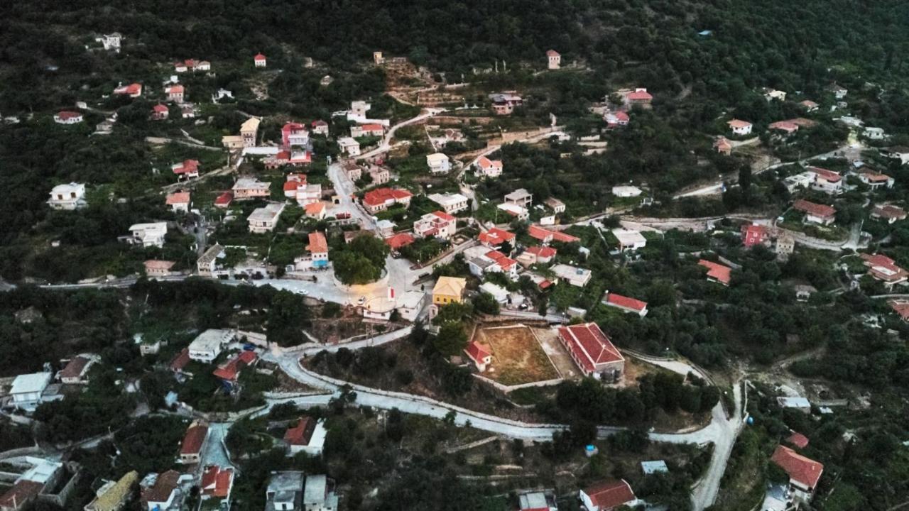 Villa Muzhaqi Nivice Buitenkant foto