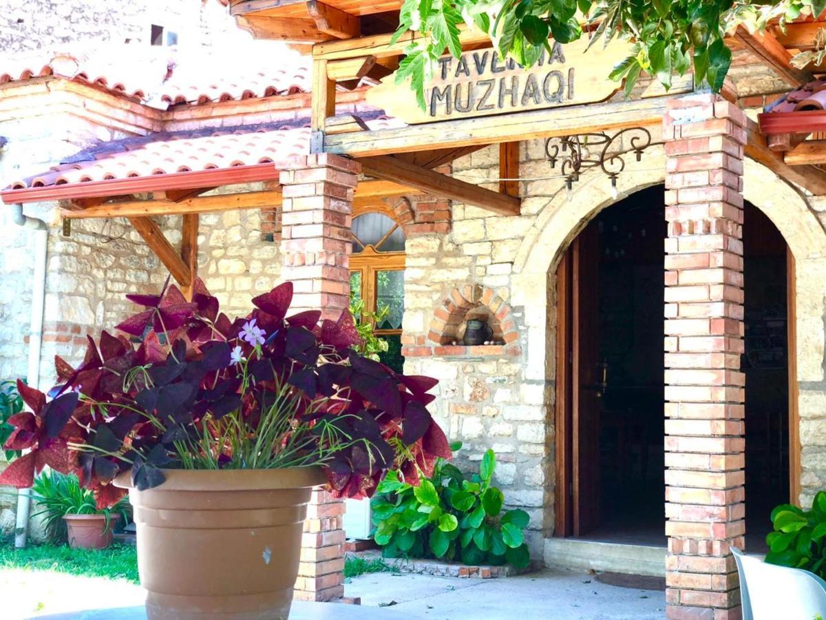 Villa Muzhaqi Nivice Buitenkant foto