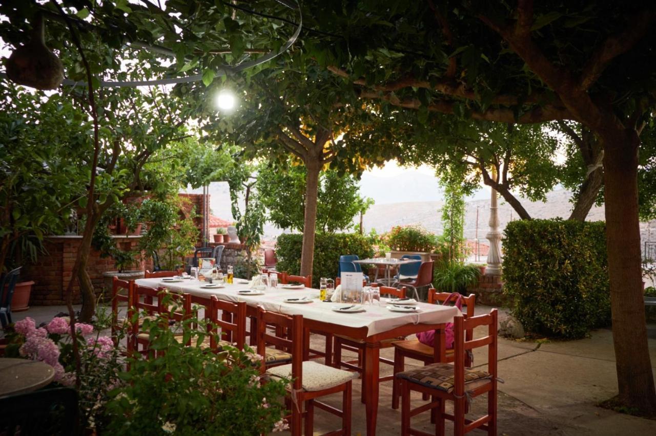 Villa Muzhaqi Nivice Buitenkant foto