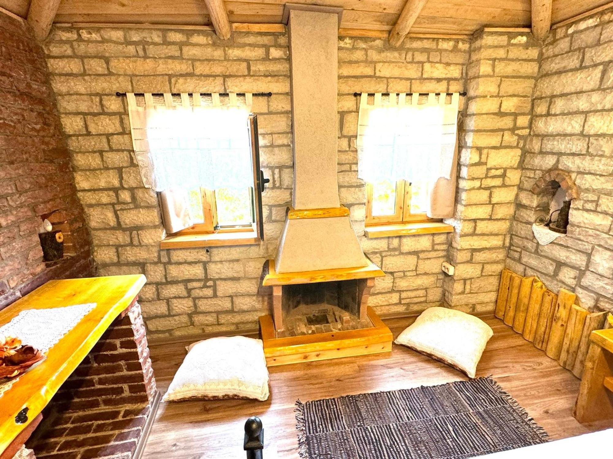 Villa Muzhaqi Nivice Buitenkant foto