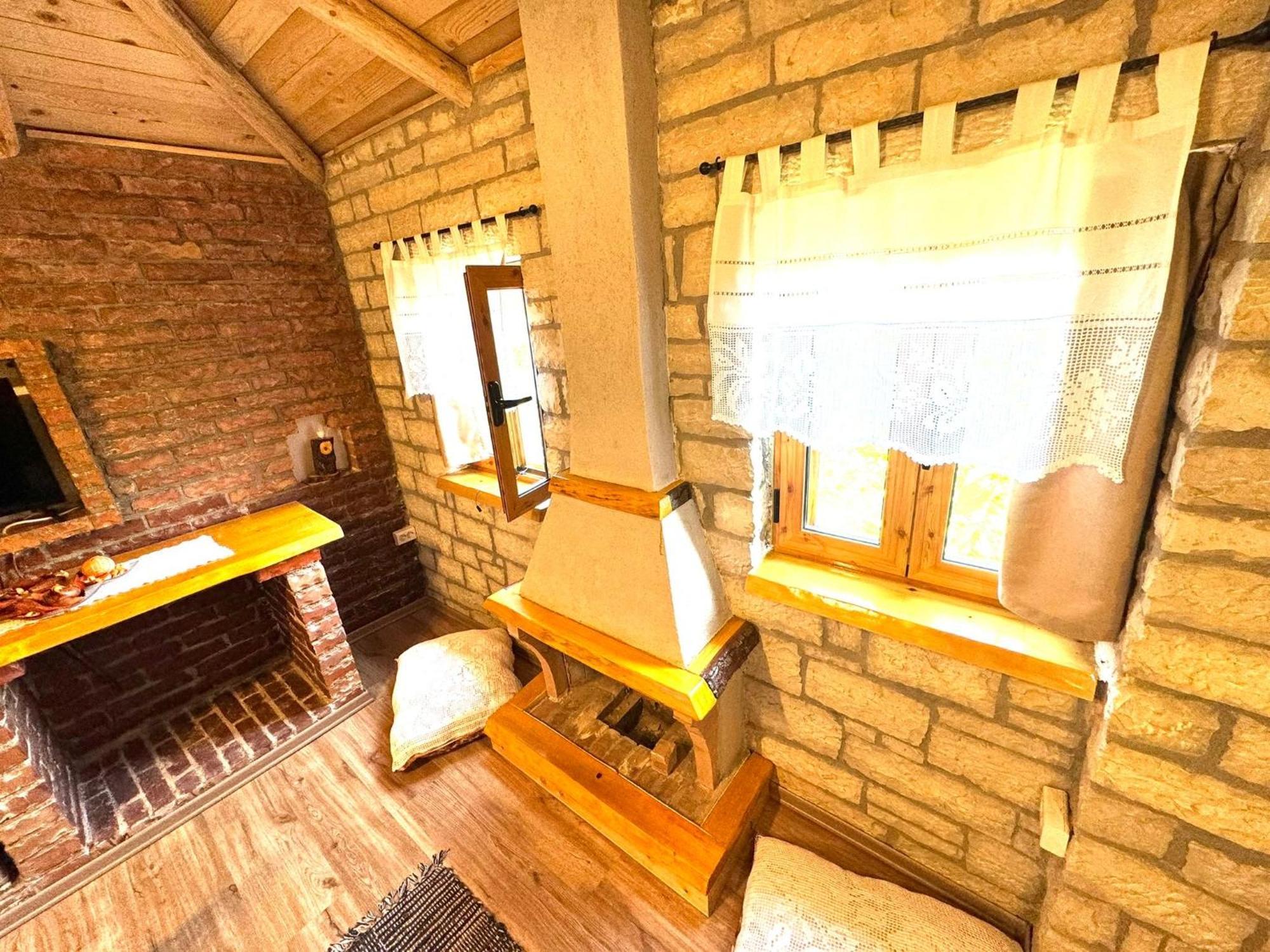 Villa Muzhaqi Nivice Buitenkant foto