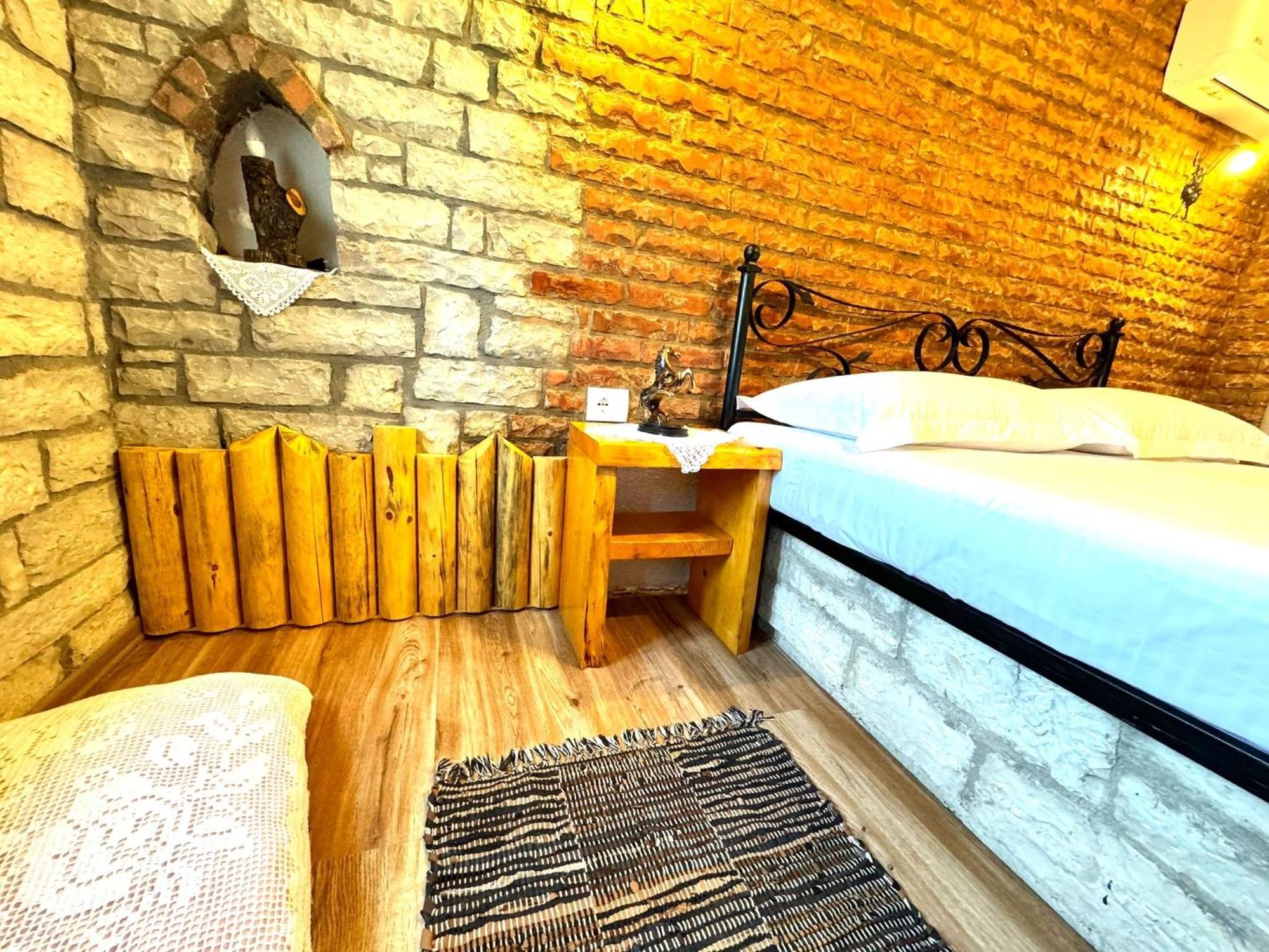 Villa Muzhaqi Nivice Buitenkant foto