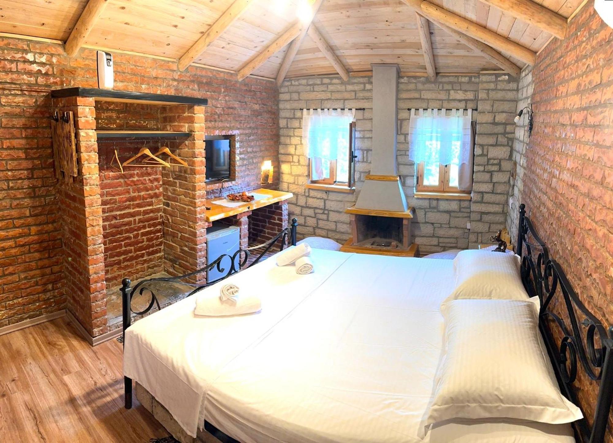 Villa Muzhaqi Nivice Buitenkant foto