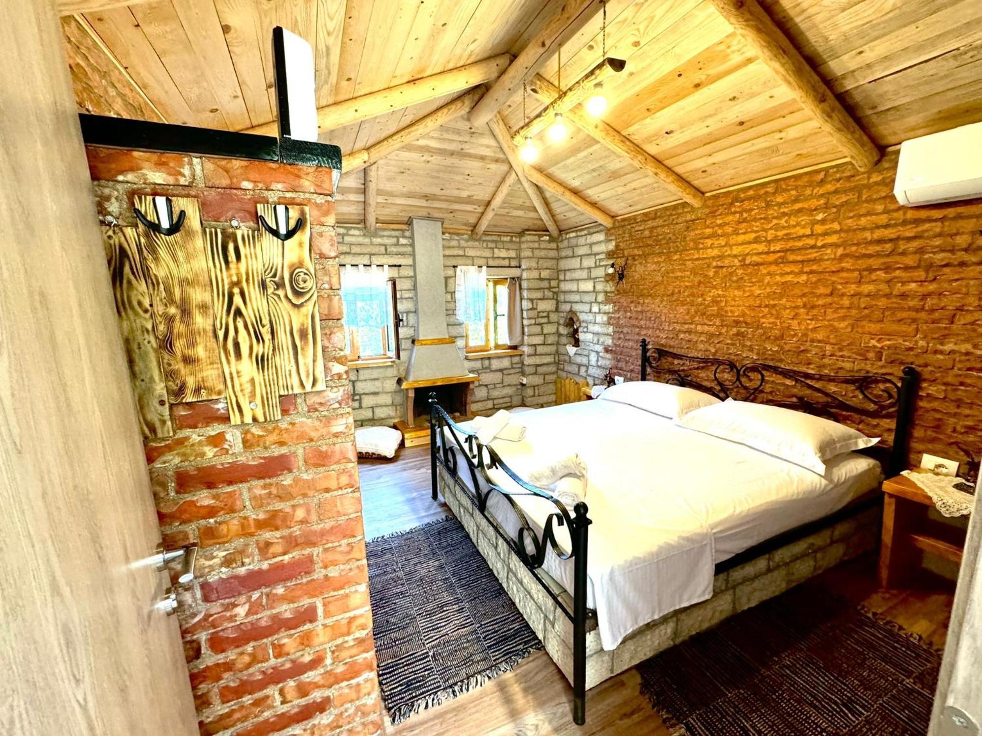 Villa Muzhaqi Nivice Buitenkant foto