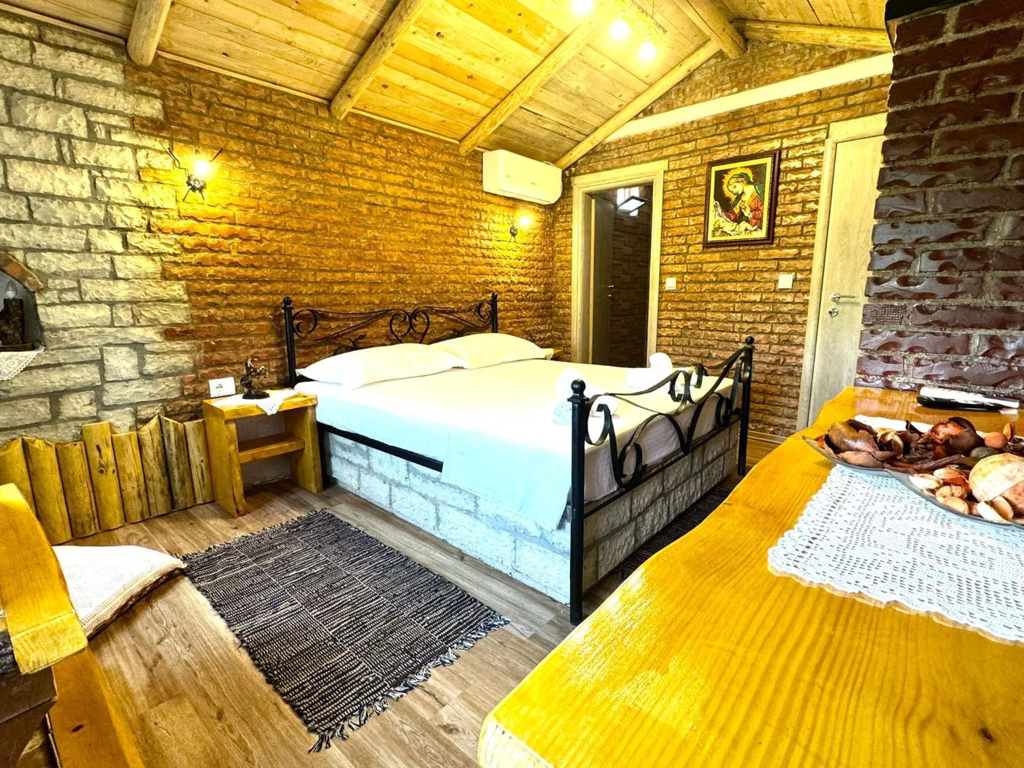 Villa Muzhaqi Nivice Buitenkant foto